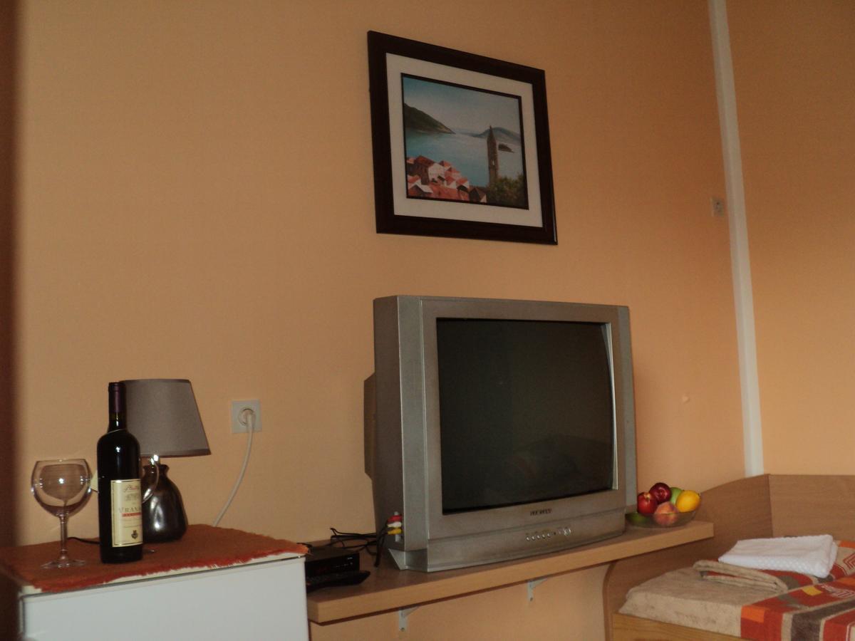 Apartments Skaljari Kotor Luaran gambar