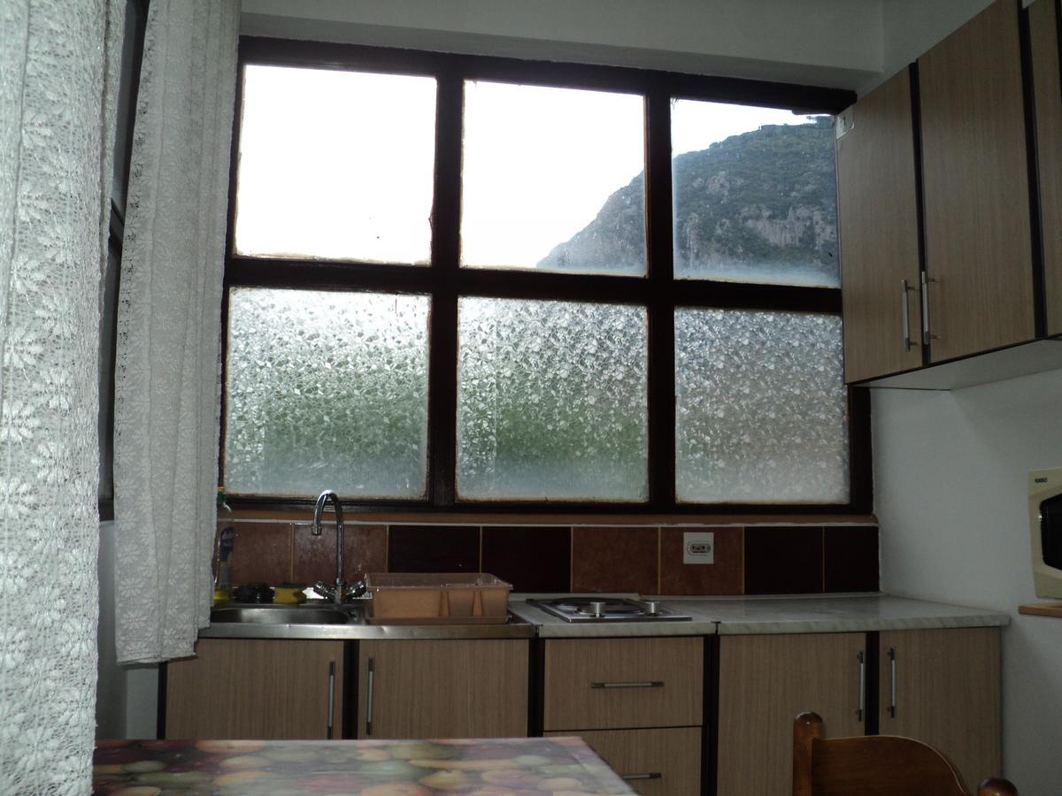 Apartments Skaljari Kotor Luaran gambar