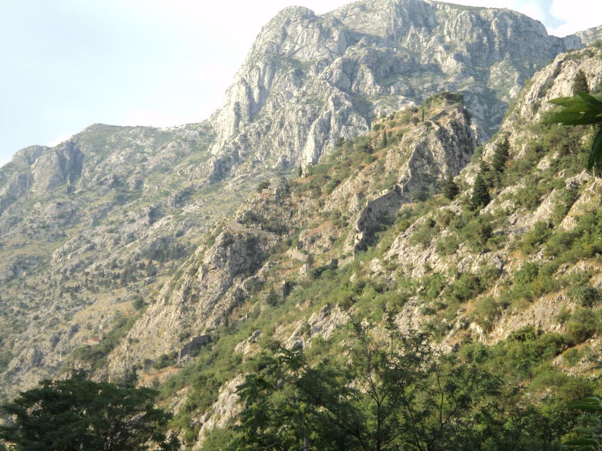 Apartments Skaljari Kotor Luaran gambar